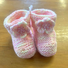 Load image into Gallery viewer, Merino Knitted Flower Booties - 0-3 months