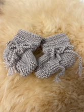 Load image into Gallery viewer, 100% Pure Merino Newborn Booties - Bow Tie