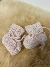 Load image into Gallery viewer, 100% Pure Merino Newborn Booties - Bow Tie