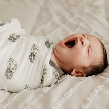 Load image into Gallery viewer, BO & KO Baby Tiki Pēpi Wrap - Green