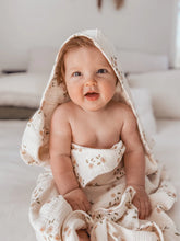 Load image into Gallery viewer, Over the Dandelions Hooded Towel with Tassel - Daisy