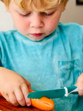 Load image into Gallery viewer, KiddiKutter Knife - Cuts food, not fingers!