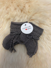 Load image into Gallery viewer, 100% Pure Merino Newborn Booties - Bow Tie