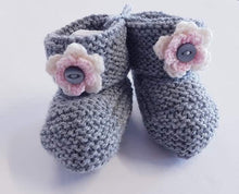 Load image into Gallery viewer, Merino Knitted Flower Booties - 0-3 months