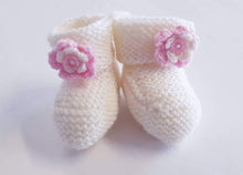 Load image into Gallery viewer, Merino Knitted Flower Booties - 0-3 months