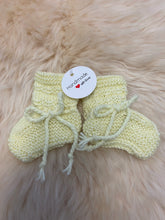 Load image into Gallery viewer, 100% Pure Merino Newborn Booties - Bow Tie