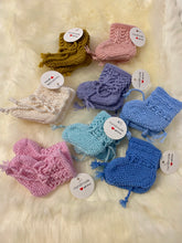 Load image into Gallery viewer, 100% Pure Merino Newborn Booties - Bow Tie