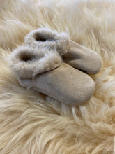 Load image into Gallery viewer, Four Peaks Lambskin Booties - Choose your colour
