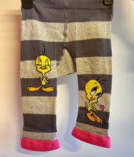 Load image into Gallery viewer, Blade &amp; Rose Tweety Rocks Leggings
