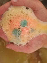 Load image into Gallery viewer, Bath Buddies Dino Egg Bath Bomb Sprudel
