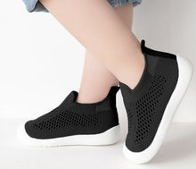 Load image into Gallery viewer, Mum2mum Little Kicks - Choose your colour
