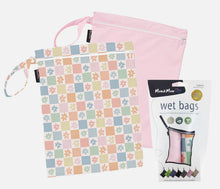 Load image into Gallery viewer, Mum2mum Wetbags Twin Pack - Daisies &amp; Pink
