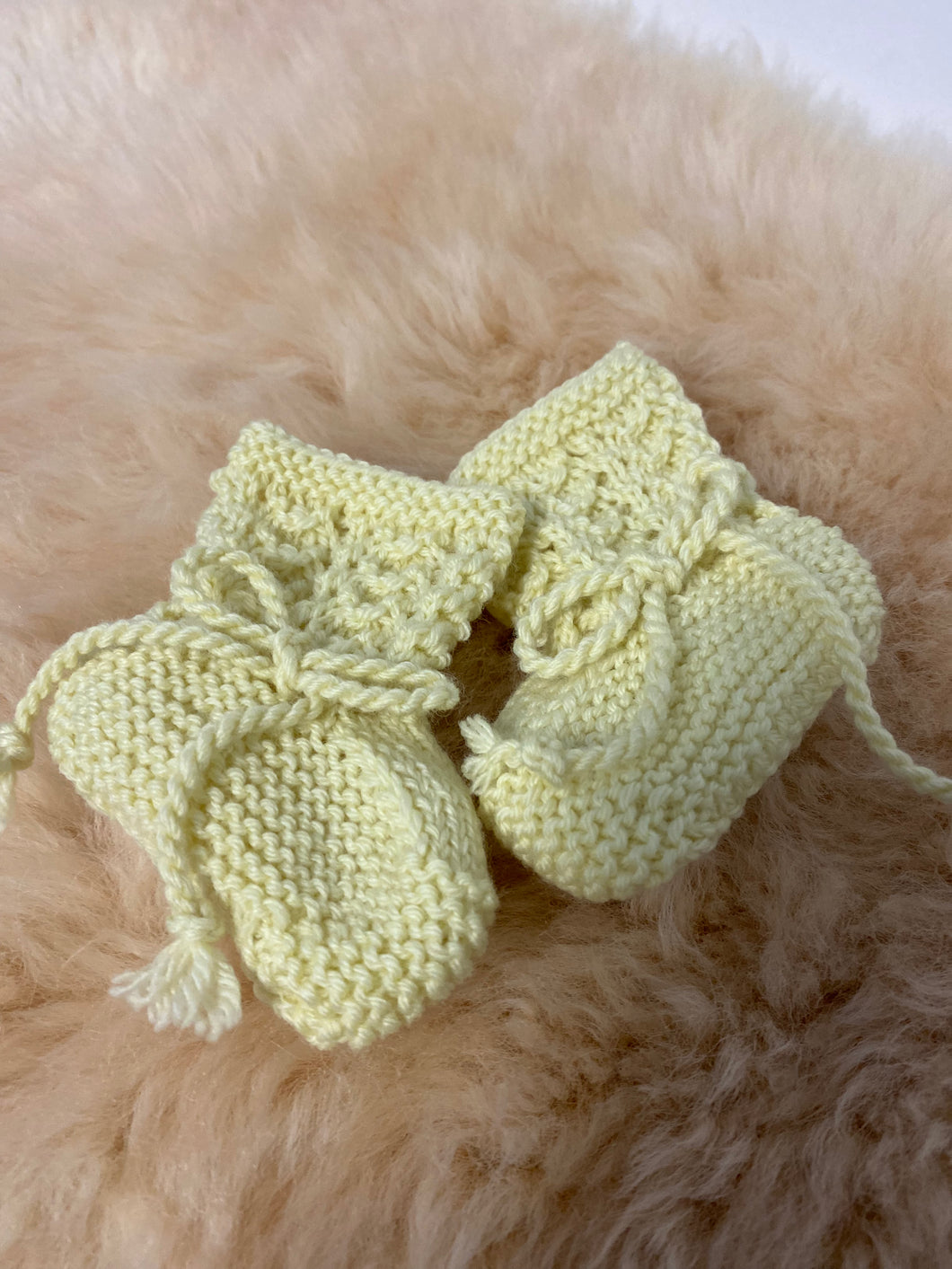 100% Pure Merino Newborn Booties - Bow Tie