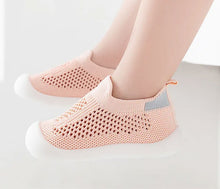 Load image into Gallery viewer, Mum2mum Little Kicks - Choose your colour
