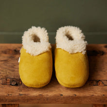 Load image into Gallery viewer, Nature Baby Lambskin Booties - Palm
