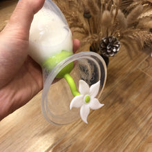 Load image into Gallery viewer, Haakaa Silicone Breast Pump Flower Stopper

