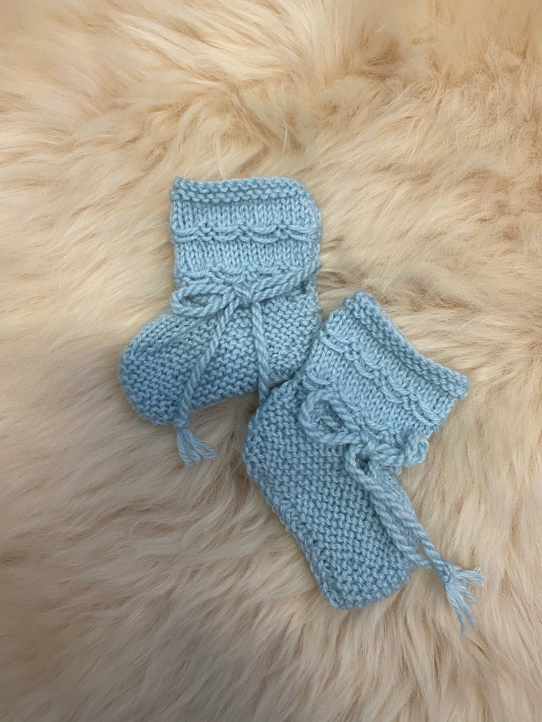 100% Pure Merino Newborn Booties - Bow Tie