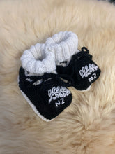Load image into Gallery viewer, NZ Knitted Rimmed Booties - Black/White 3-9 months

