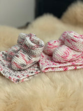 Load image into Gallery viewer, Knitted Booties &amp; Beanies - Pink Speckled - Newborn
