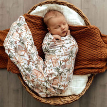 Load image into Gallery viewer, Snuggle Hunny Kids Baby Jersey Wrap &amp; Beanie Set - Palm Springs

