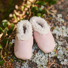 Load image into Gallery viewer, Nature Baby Lambskin Booties - Rose Bud
