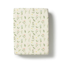 Load image into Gallery viewer, Wilson &amp; Frenchy Organic Bassinet Sheet - Wild Flower
